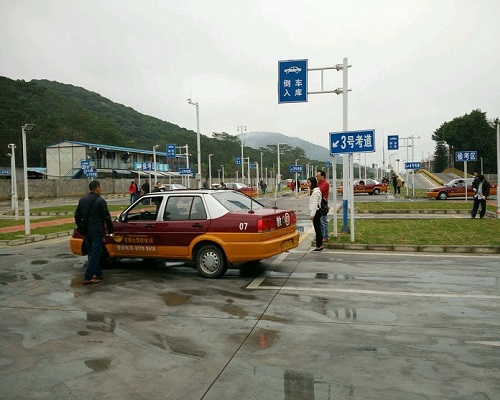 A tool for driving license: CAN Bluetooth conversion gateway