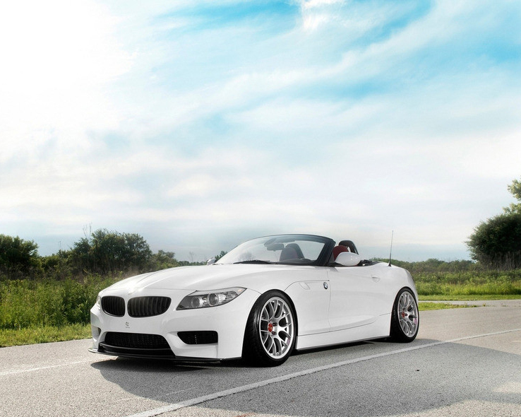 Car based on the characteristics of CAN bus